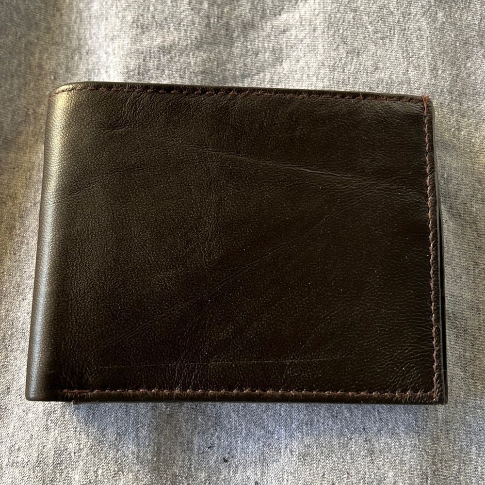 NWT. Gold Coast leather wallet NEW